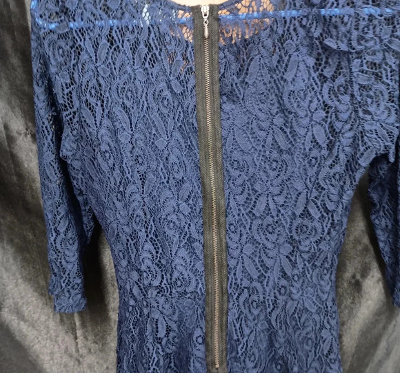 Elegant Navy Lace Midi Dress - Picture 3 of 5
